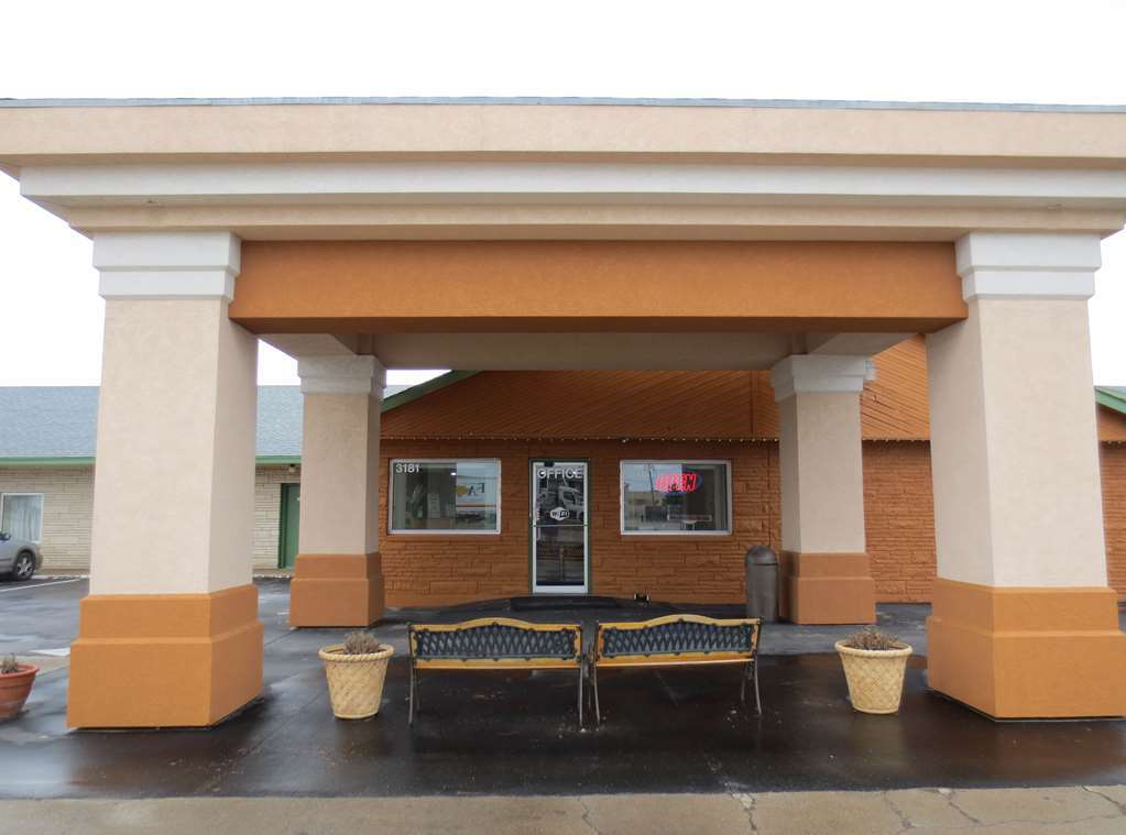 America'S Best Inn And Suites Емпория Екстериор снимка