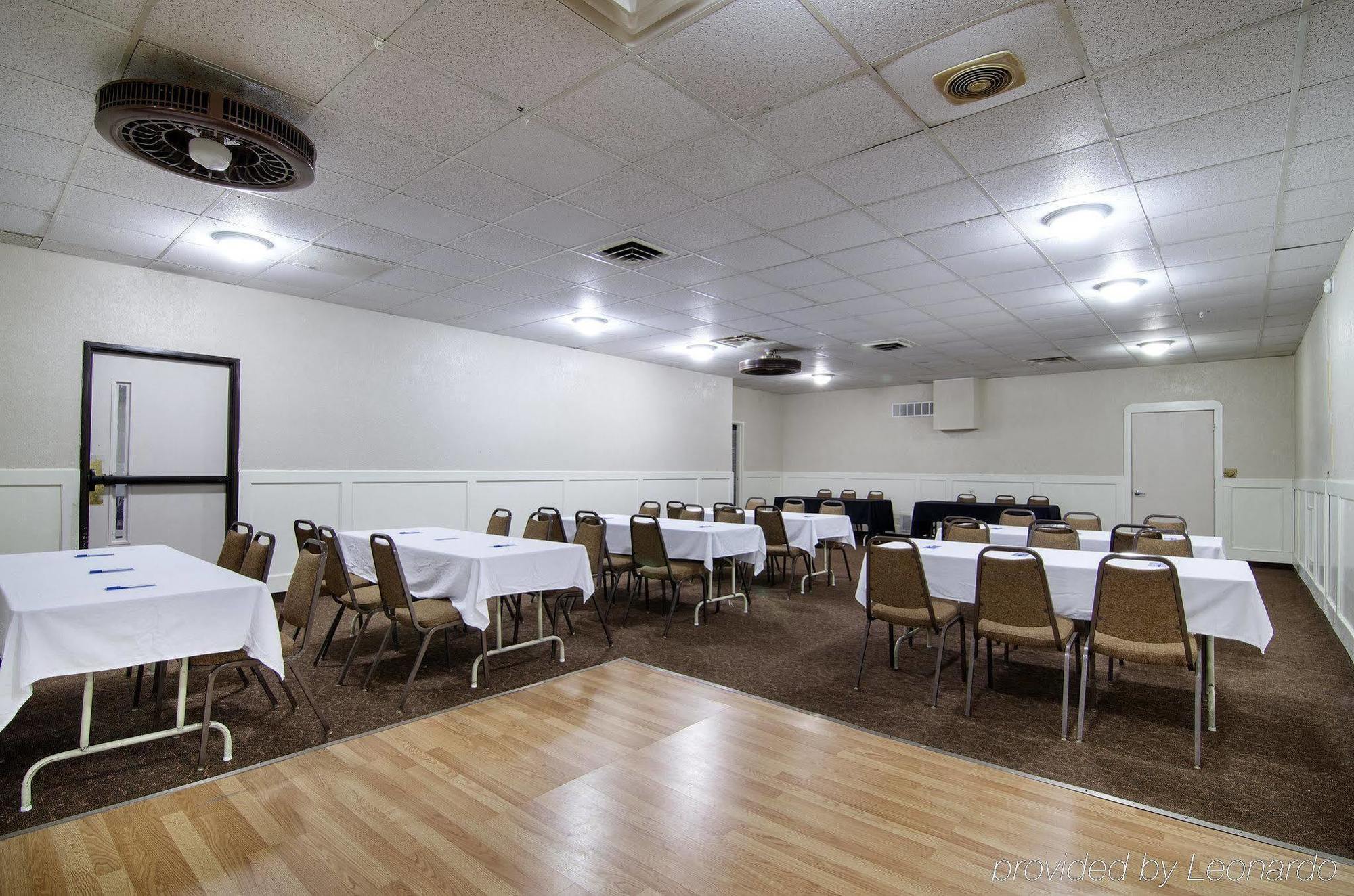 America'S Best Inn And Suites Емпория Екстериор снимка