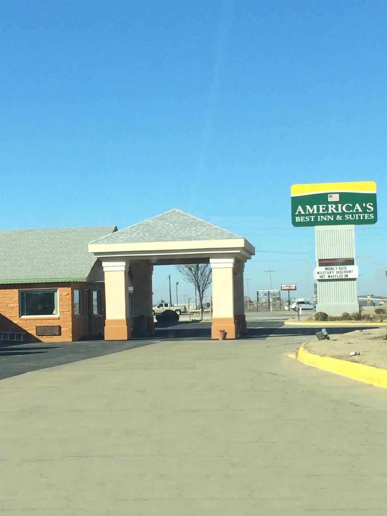 America'S Best Inn And Suites Емпория Екстериор снимка
