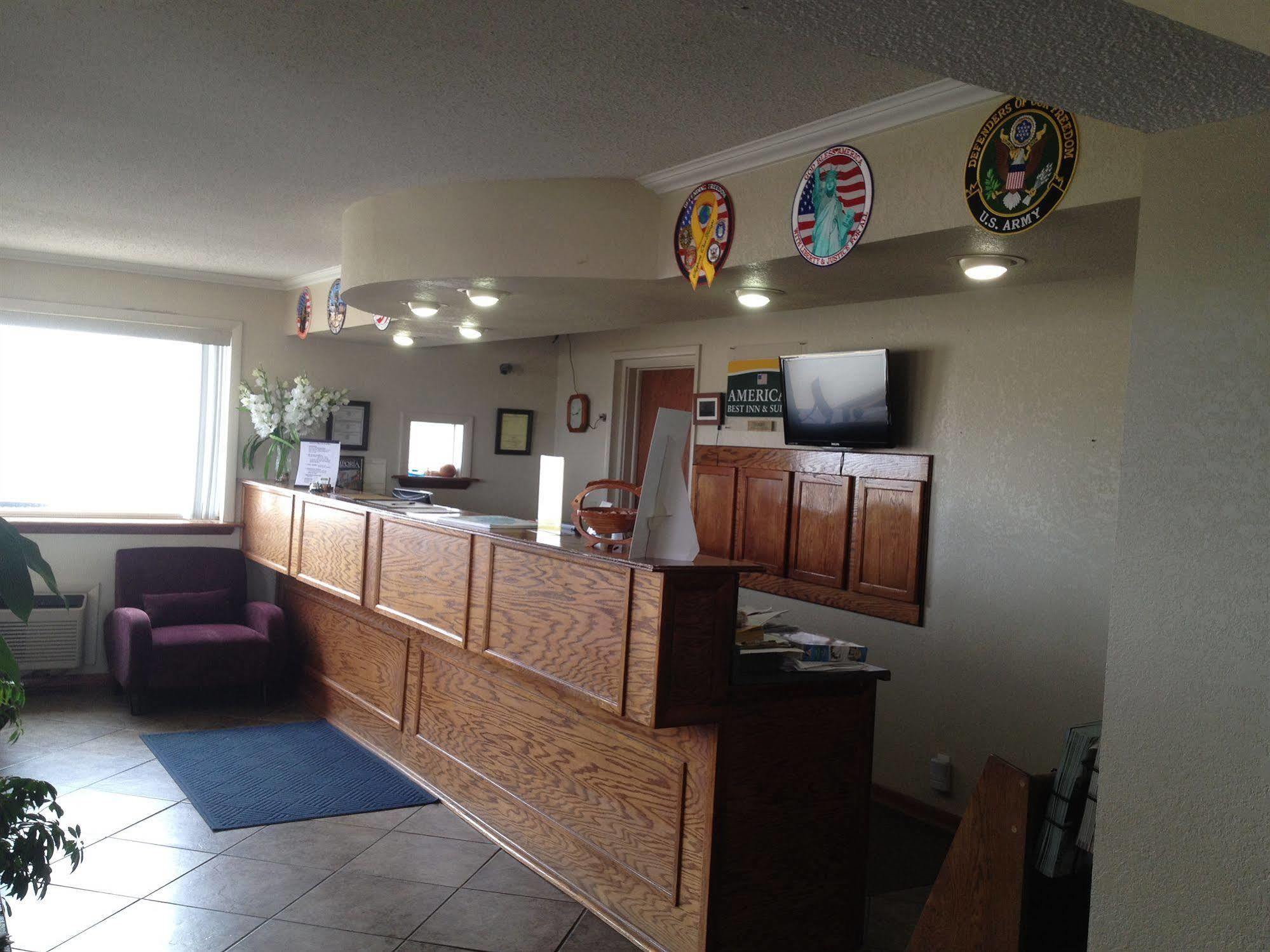 America'S Best Inn And Suites Емпория Екстериор снимка