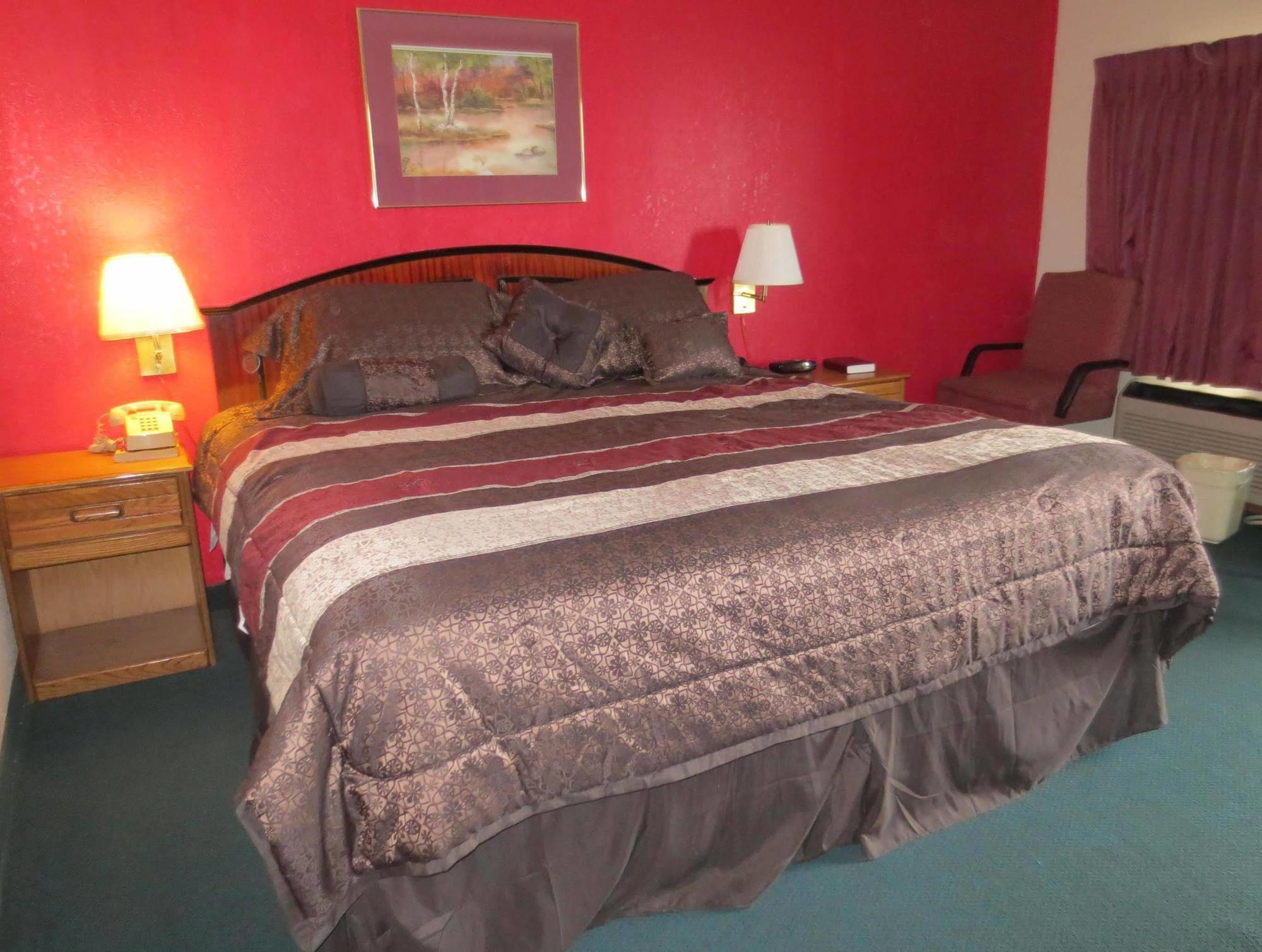 America'S Best Inn And Suites Емпория Екстериор снимка
