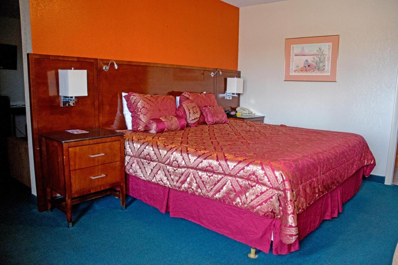 America'S Best Inn And Suites Емпория Екстериор снимка