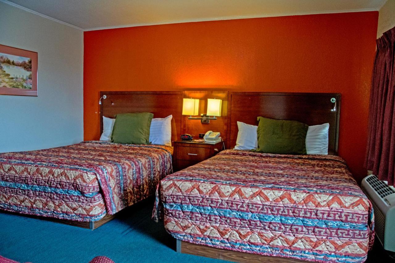 America'S Best Inn And Suites Емпория Екстериор снимка