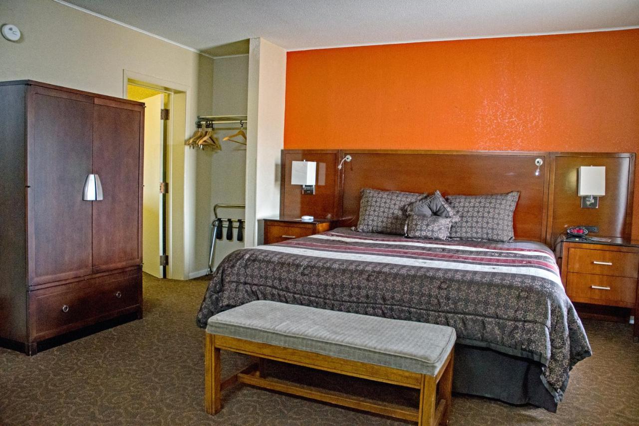 America'S Best Inn And Suites Емпория Екстериор снимка